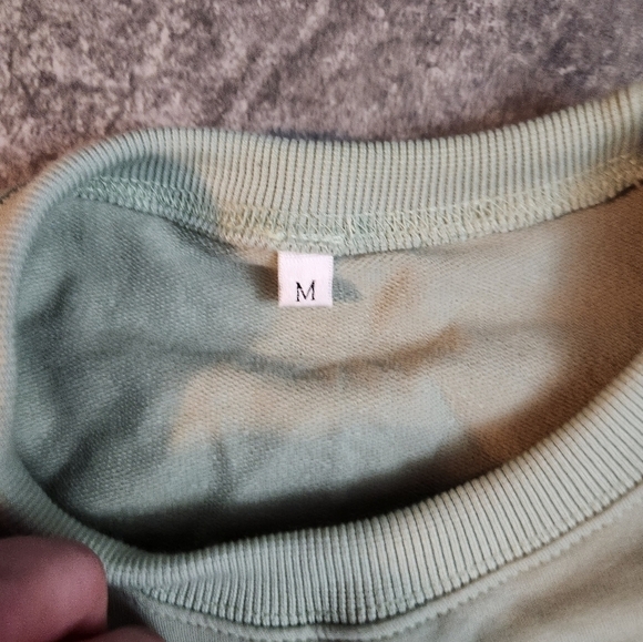 Wine Holding The Glue Holding 2020 Together .. Sweatshirt Size Medium. - Picture 2 of 4